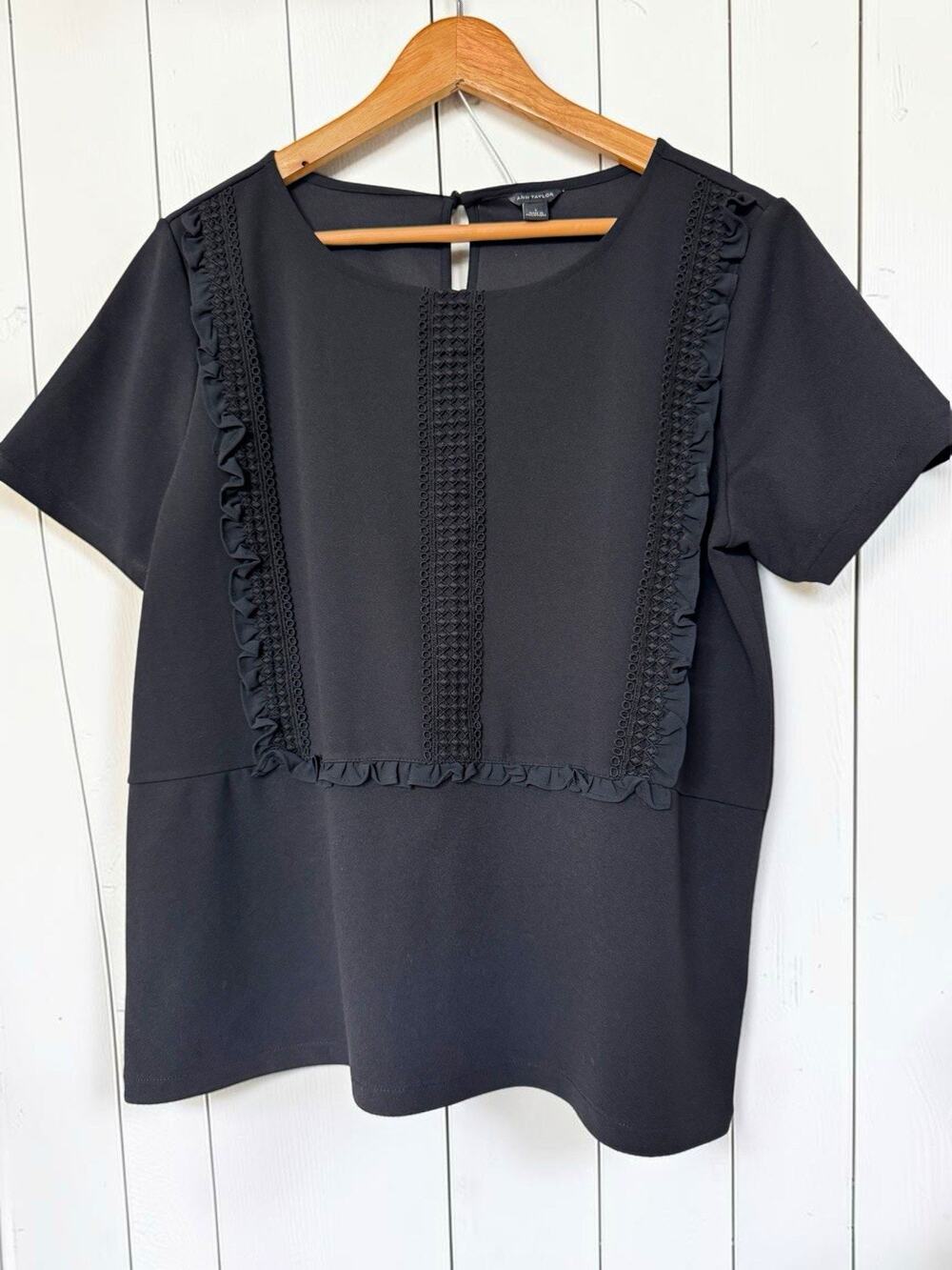 Ann Taylor Women Black Short Sleeve Scoop Neck Ruffle Lace Blouse Size L Classic